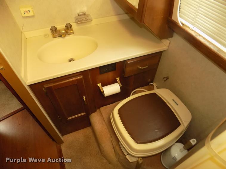 image for item DA0712 1992 Champion Ultra Star RV