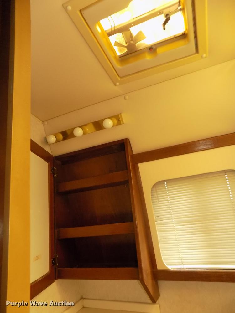 image for item DA0712 1992 Champion Ultra Star RV