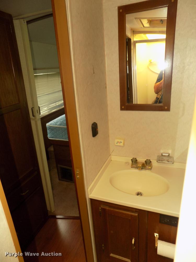 image for item DA0712 1992 Champion Ultra Star RV