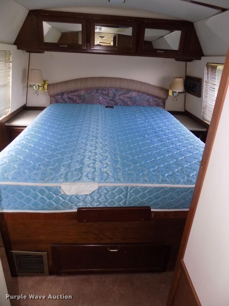 image for item DA0712 1992 Champion Ultra Star RV