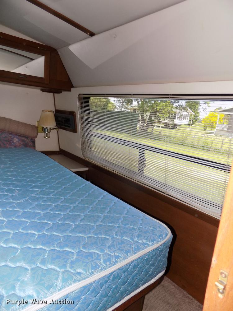 image for item DA0712 1992 Champion Ultra Star RV