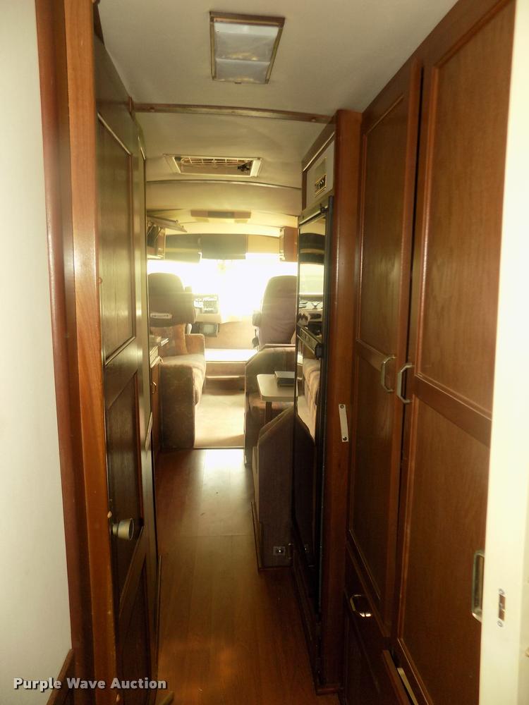 image for item DA0712 1992 Champion Ultra Star RV