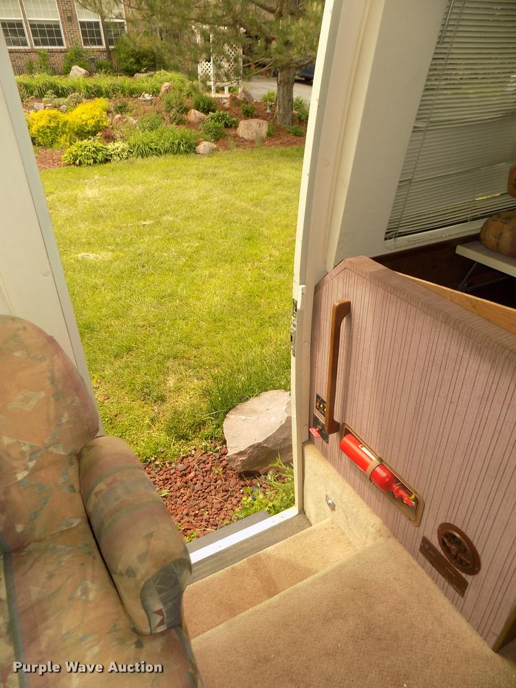 image for item DA0712 1992 Champion Ultra Star RV