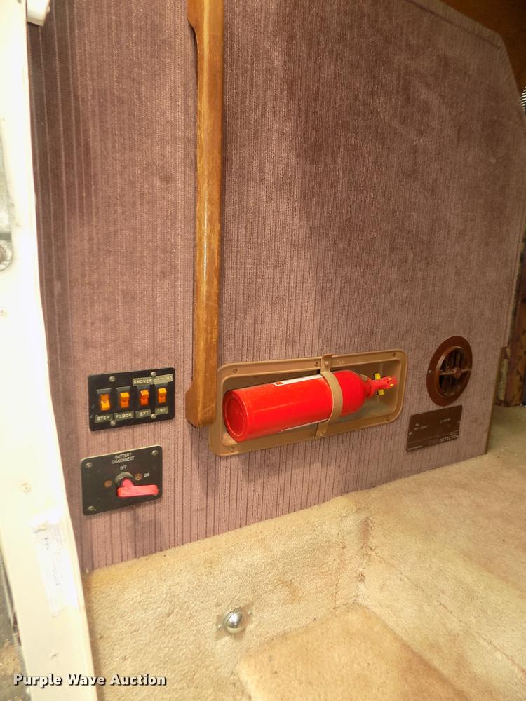 image for item DA0712 1992 Champion Ultra Star RV