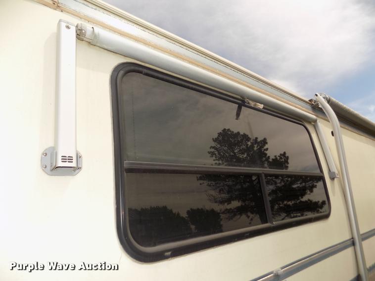 image for item DA0712 1992 Champion Ultra Star RV