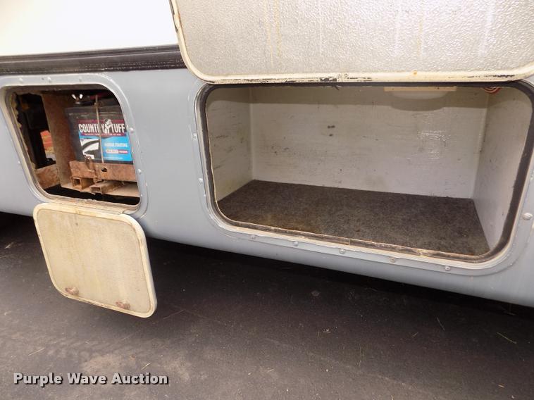 image for item DA0712 1992 Champion Ultra Star RV