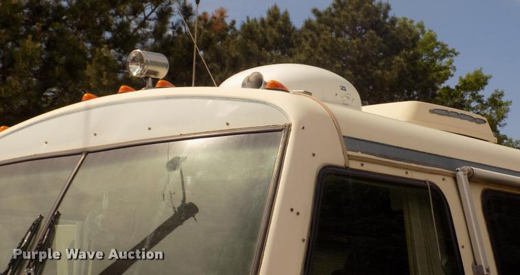 image for item DA0712 1992 Champion Ultra Star RV