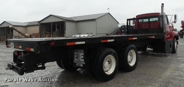 image for item DA1007 1988 Ford LTA9000 Aero Max 106 flatbed truck