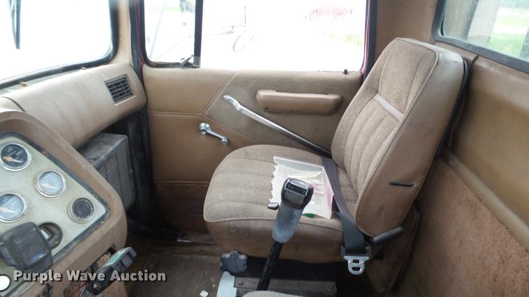 image for item DA1007 1988 Ford LTA9000 Aero Max 106 flatbed truck