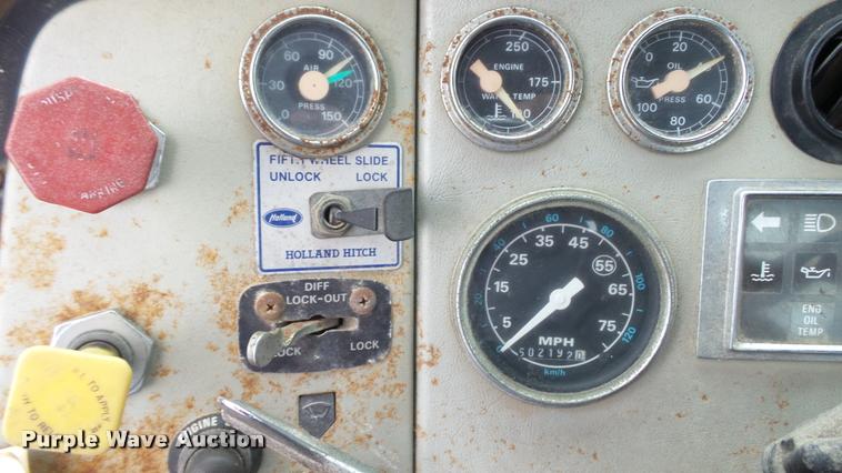 image for item DA1007 1988 Ford LTA9000 Aero Max 106 flatbed truck