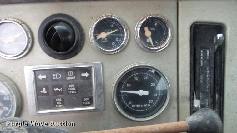 image for item DA1007 1988 Ford LTA9000 Aero Max 106 flatbed truck