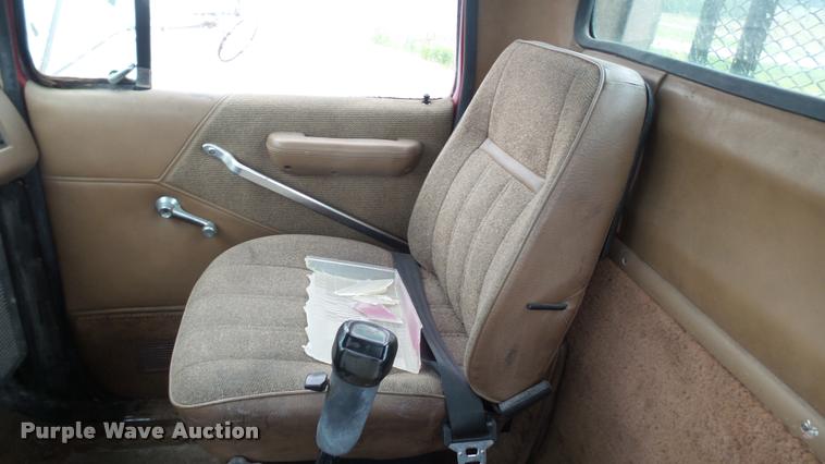 image for item DA1007 1988 Ford LTA9000 Aero Max 106 flatbed truck