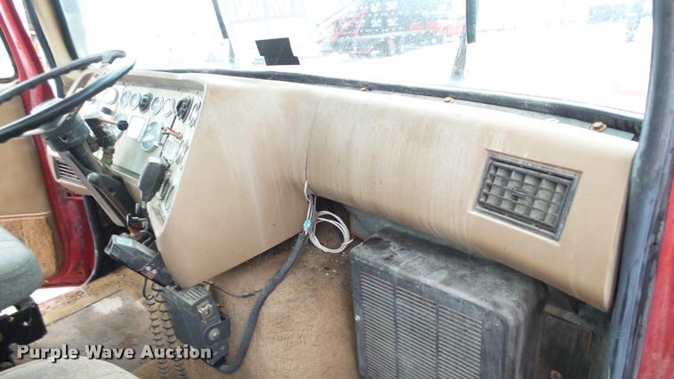 image for item DA1007 1988 Ford LTA9000 Aero Max 106 flatbed truck