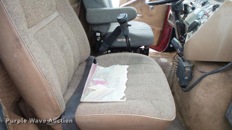 image for item DA1007 1988 Ford LTA9000 Aero Max 106 flatbed truck