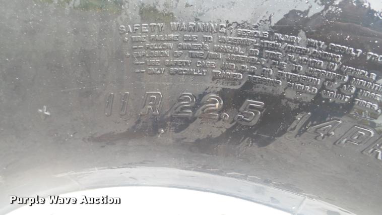 image for item DA1007 1988 Ford LTA9000 Aero Max 106 flatbed truck