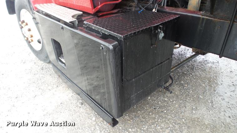 image for item DA1007 1988 Ford LTA9000 Aero Max 106 flatbed truck