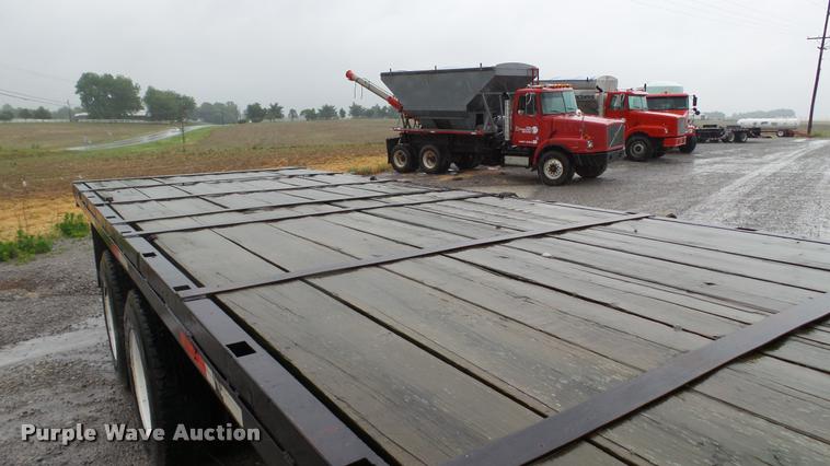 image for item DA1007 1988 Ford LTA9000 Aero Max 106 flatbed truck