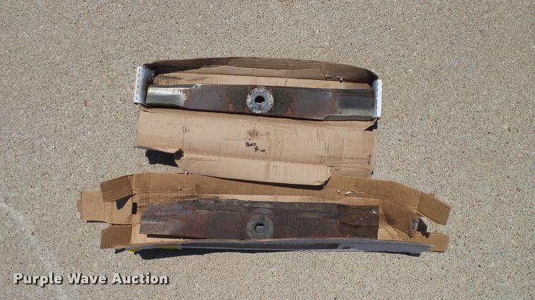 image for item DA1078 John Deere F687 Z-Trak lawn mower