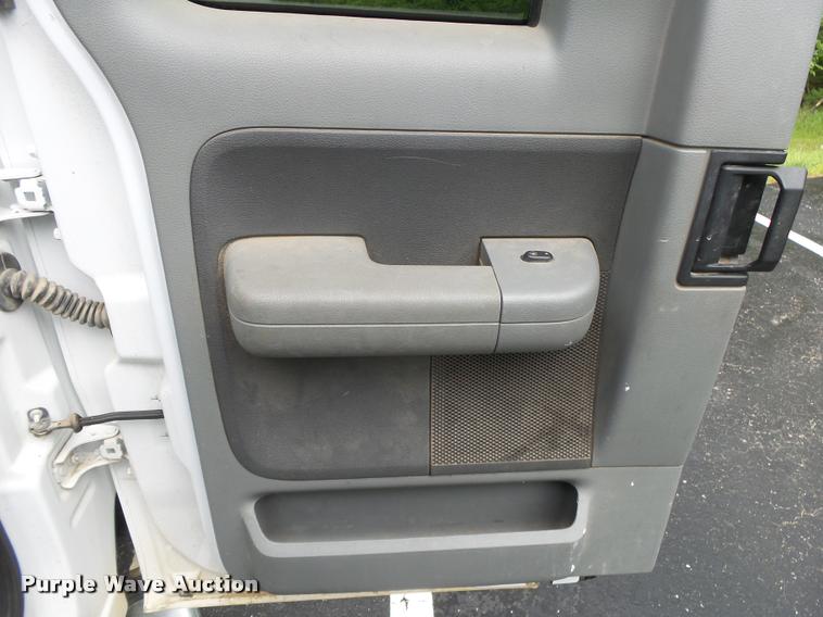 image for item DA2682 2006 Ford F150 SuperCab pickup truck