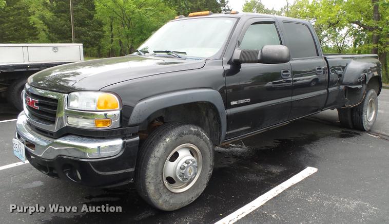 image for item DA2684 2005 GMC Sierra 3500 Crew Cab pickup truck