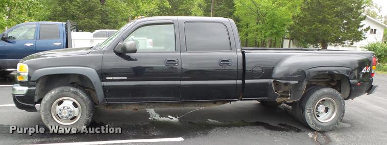 image for item DA2684 2005 GMC Sierra 3500 Crew Cab pickup truck