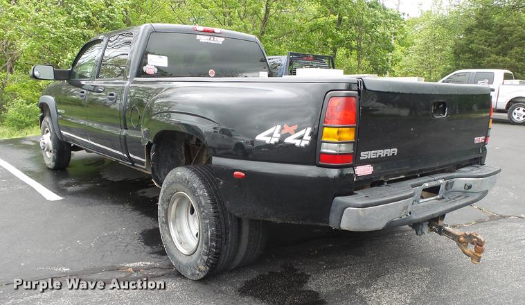 image for item DA2684 2005 GMC Sierra 3500 Crew Cab pickup truck