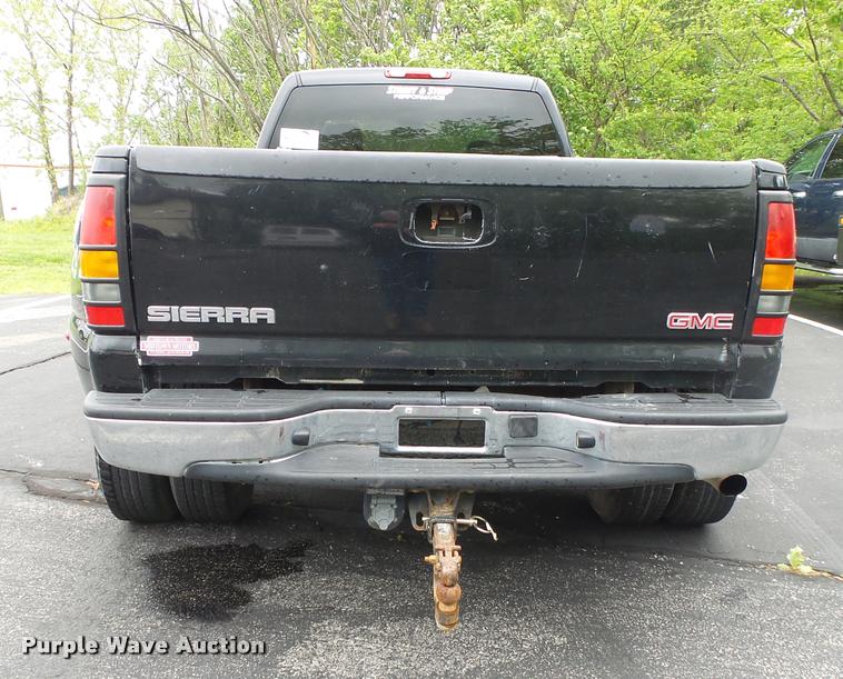 image for item DA2684 2005 GMC Sierra 3500 Crew Cab pickup truck