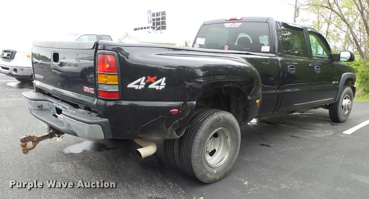 image for item DA2684 2005 GMC Sierra 3500 Crew Cab pickup truck
