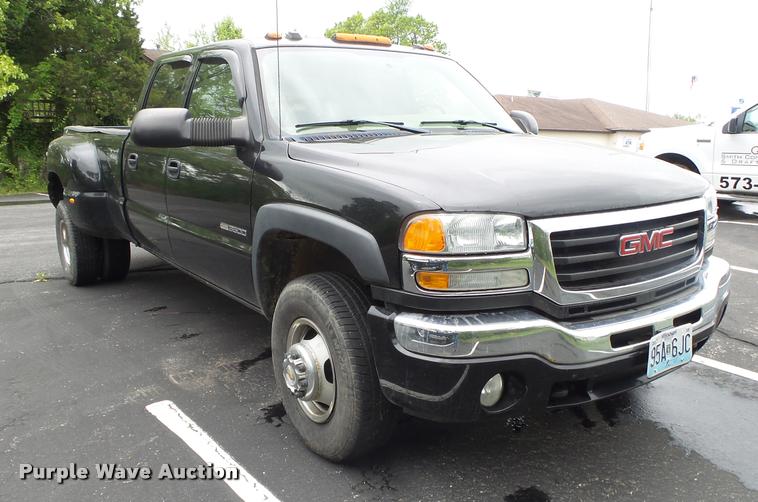 image for item DA2684 2005 GMC Sierra 3500 Crew Cab pickup truck