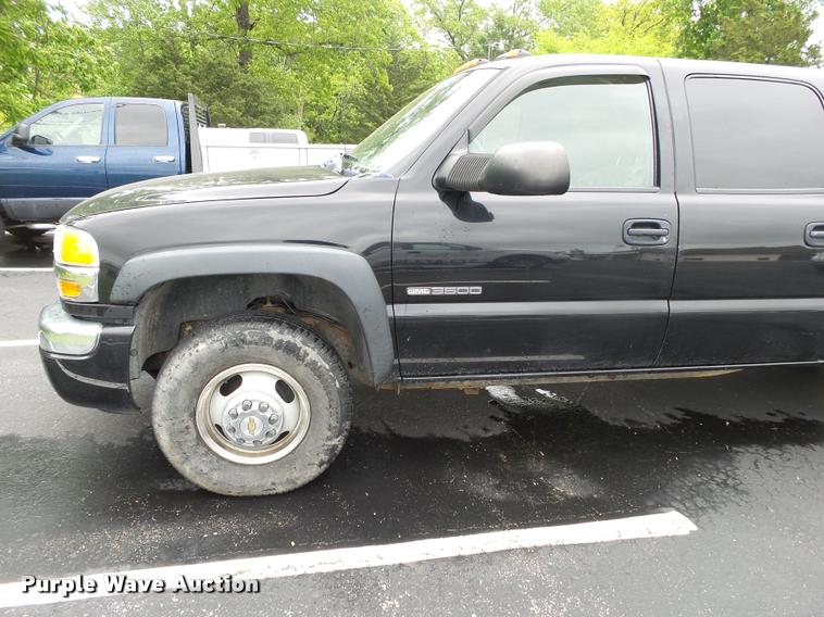image for item DA2684 2005 GMC Sierra 3500 Crew Cab pickup truck
