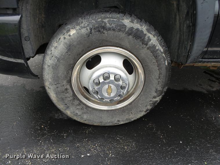 image for item DA2684 2005 GMC Sierra 3500 Crew Cab pickup truck