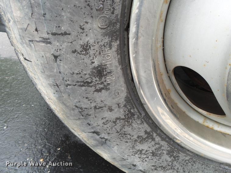 image for item DA2684 2005 GMC Sierra 3500 Crew Cab pickup truck