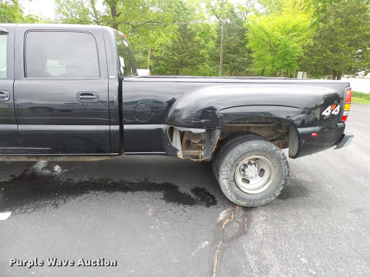 image for item DA2684 2005 GMC Sierra 3500 Crew Cab pickup truck