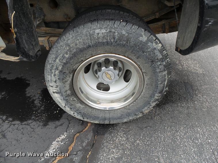 image for item DA2684 2005 GMC Sierra 3500 Crew Cab pickup truck