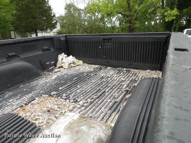 image for item DA2684 2005 GMC Sierra 3500 Crew Cab pickup truck