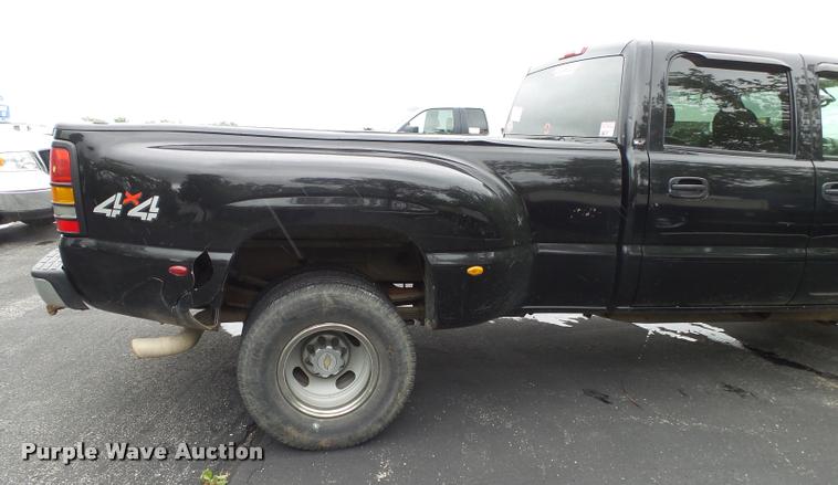 image for item DA2684 2005 GMC Sierra 3500 Crew Cab pickup truck