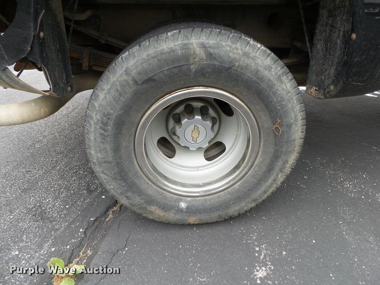 image for item DA2684 2005 GMC Sierra 3500 Crew Cab pickup truck