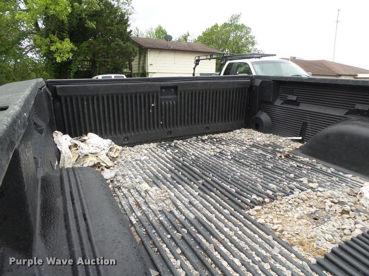 image for item DA2684 2005 GMC Sierra 3500 Crew Cab pickup truck