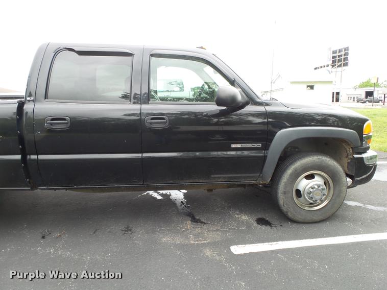 image for item DA2684 2005 GMC Sierra 3500 Crew Cab pickup truck