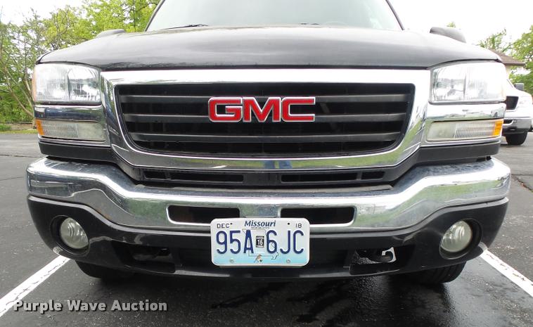 image for item DA2684 2005 GMC Sierra 3500 Crew Cab pickup truck