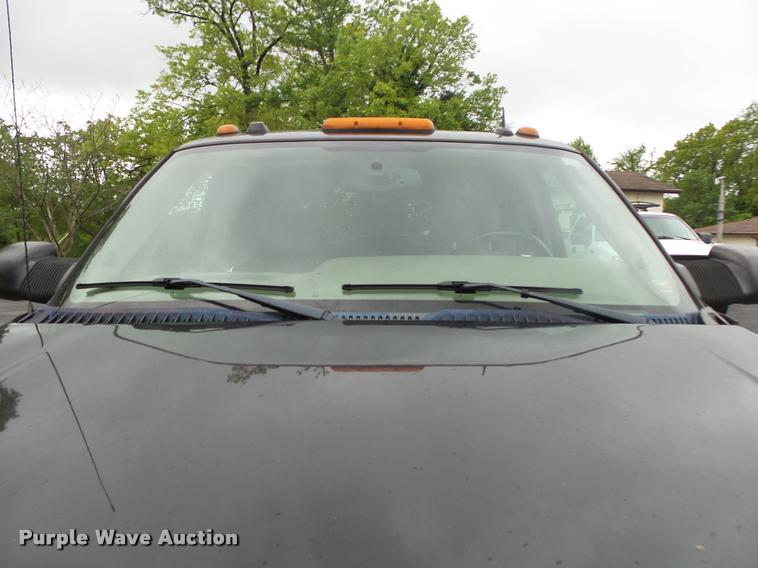 image for item DA2684 2005 GMC Sierra 3500 Crew Cab pickup truck