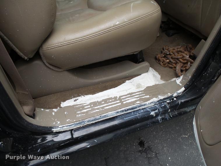 image for item DA2684 2005 GMC Sierra 3500 Crew Cab pickup truck