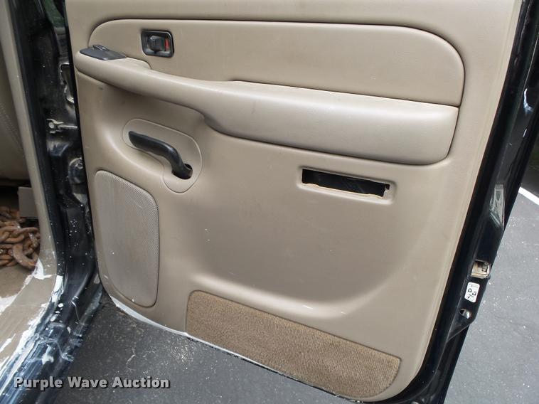 image for item DA2684 2005 GMC Sierra 3500 Crew Cab pickup truck