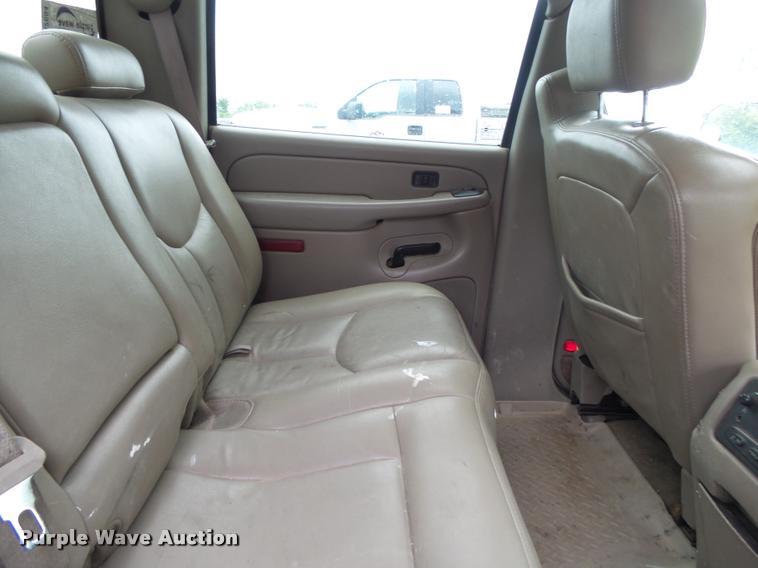 image for item DA2684 2005 GMC Sierra 3500 Crew Cab pickup truck