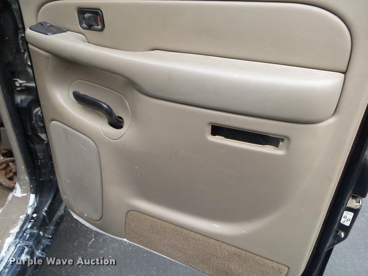 image for item DA2684 2005 GMC Sierra 3500 Crew Cab pickup truck