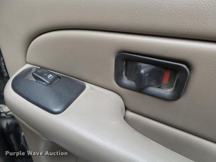 image for item DA2684 2005 GMC Sierra 3500 Crew Cab pickup truck