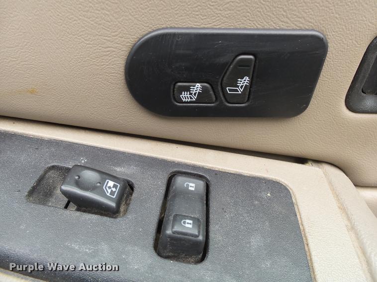 image for item DA2684 2005 GMC Sierra 3500 Crew Cab pickup truck