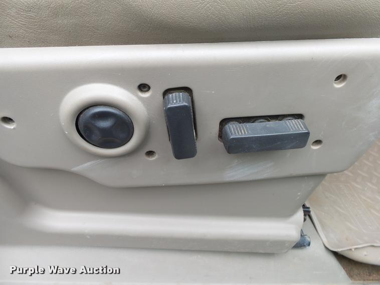 image for item DA2684 2005 GMC Sierra 3500 Crew Cab pickup truck