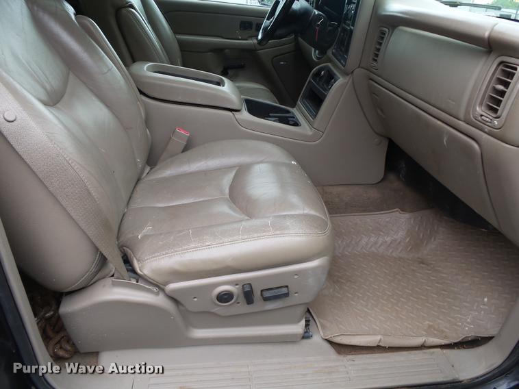 image for item DA2684 2005 GMC Sierra 3500 Crew Cab pickup truck