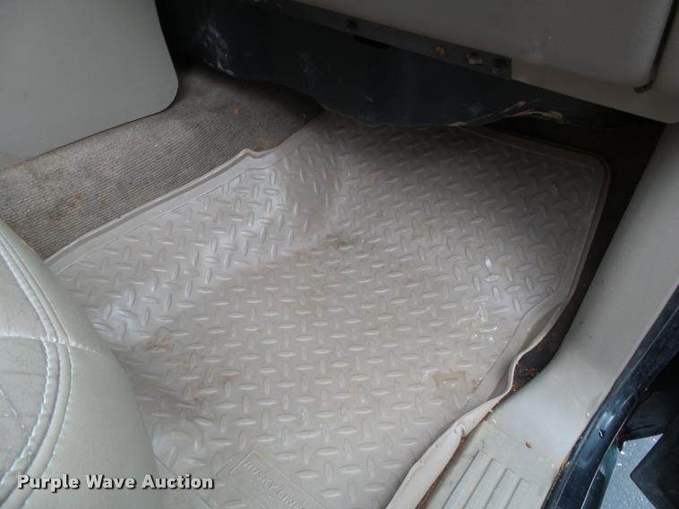 image for item DA2684 2005 GMC Sierra 3500 Crew Cab pickup truck